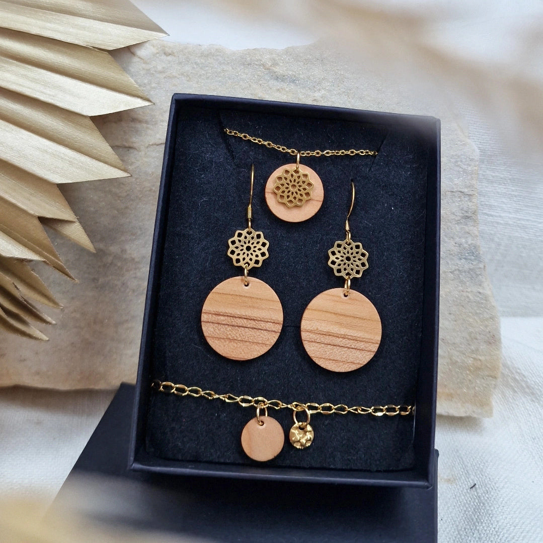 Tree of life ornament cedar